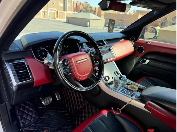 Car image 10