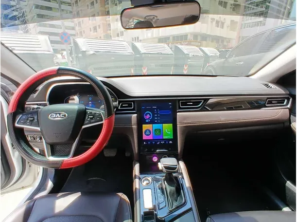Car image 14