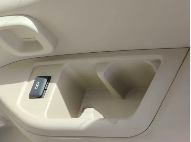 Car image 38