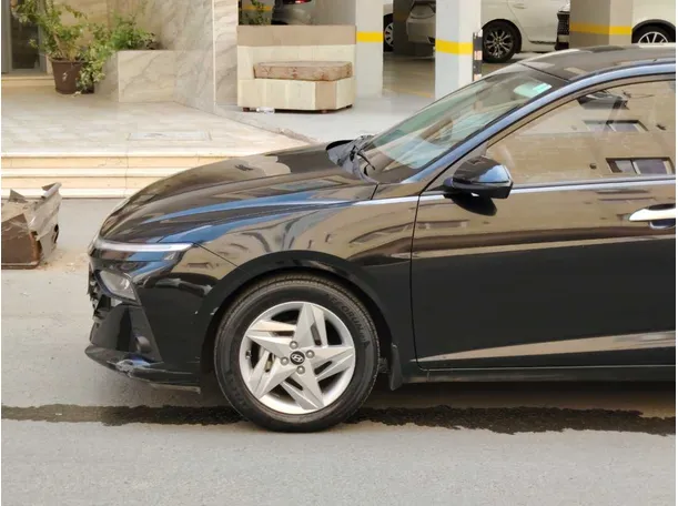 Car image 9
