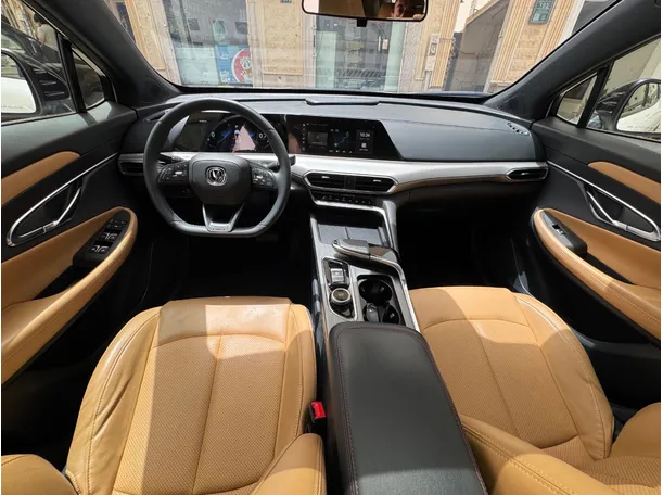 Car image 15