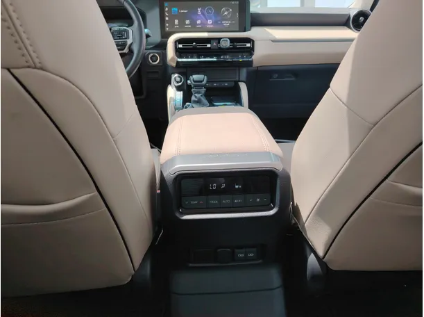 Car image 32