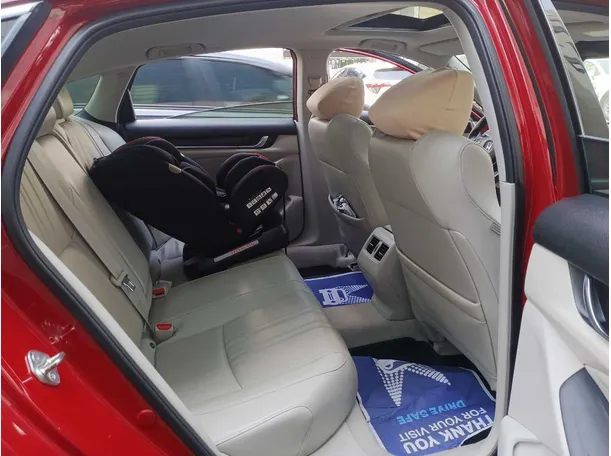 Car image 13