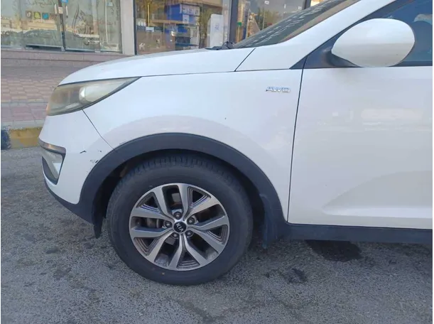 Car image 9