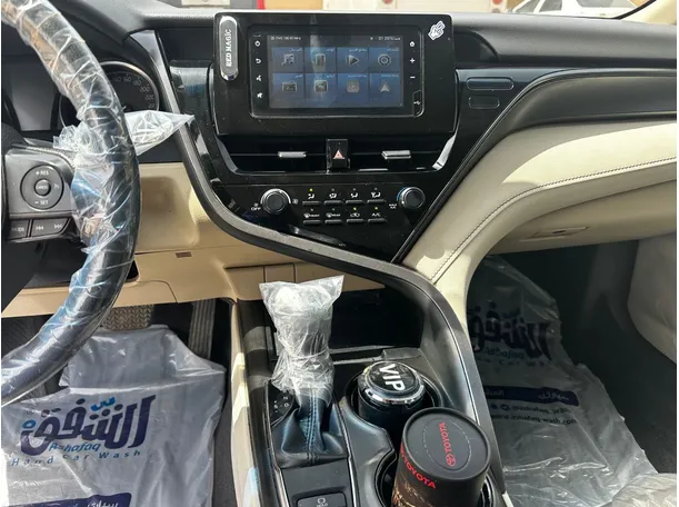 Car image 19