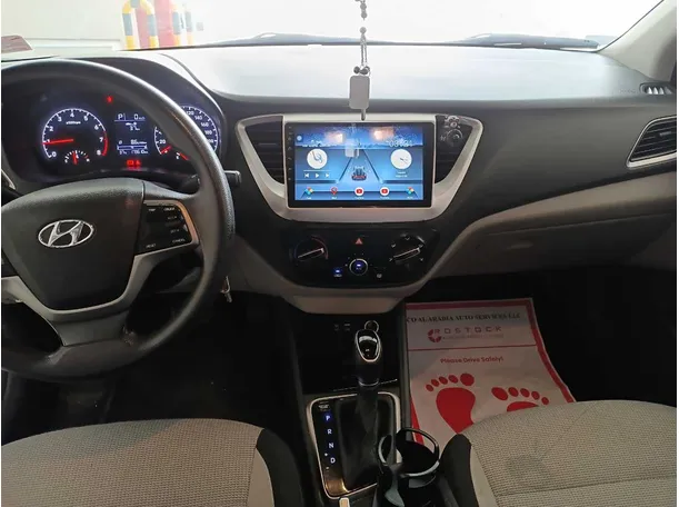Car image 14