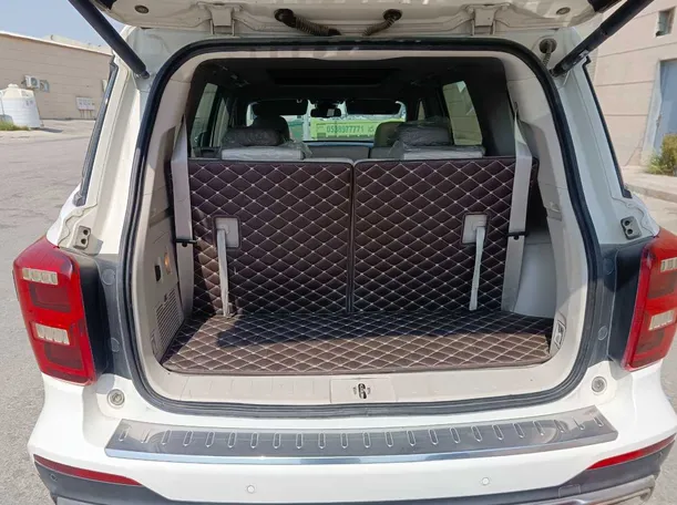 Car image 30