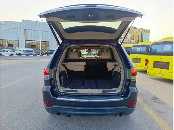 Car image 32
