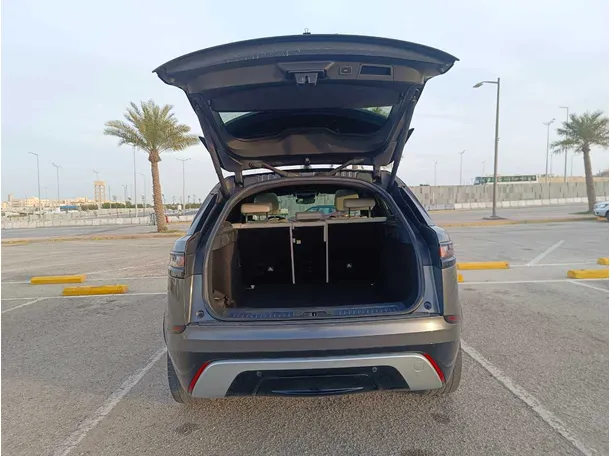 Car image 26