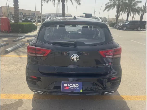 Car image 6