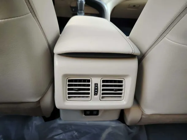 Car image 38
