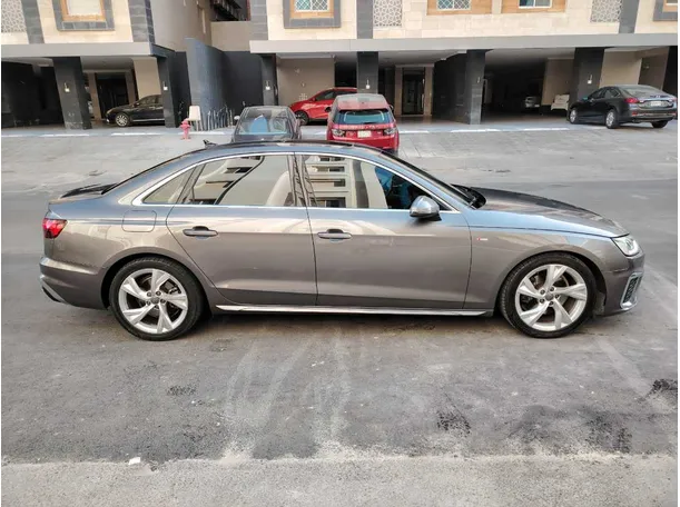 Car image 4