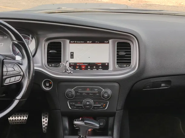 Car image 25