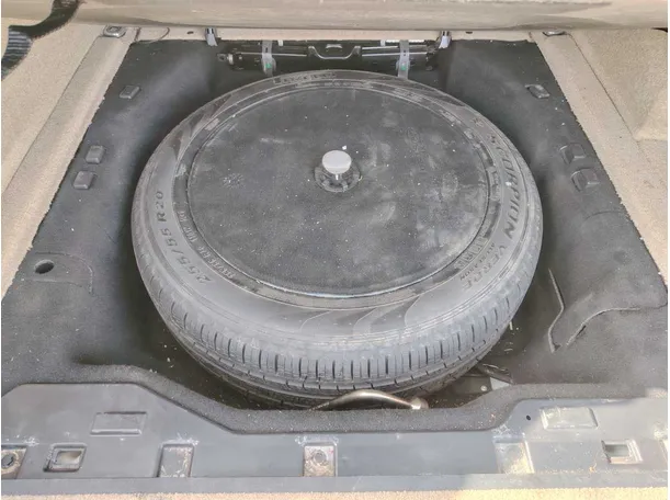 Car image 37