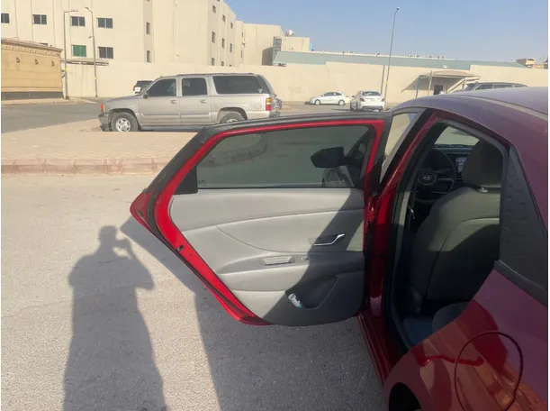 Car image 14