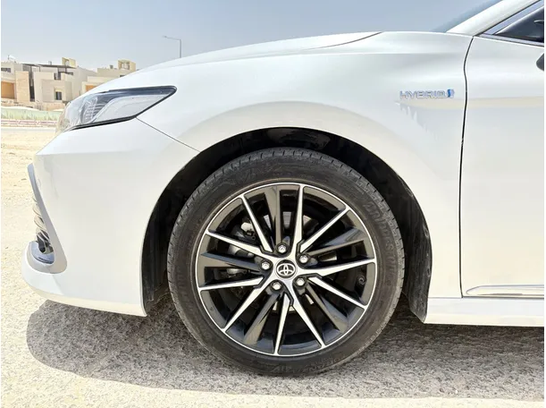 Car image 9