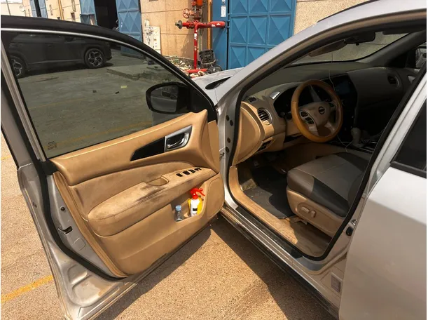 Car image 11