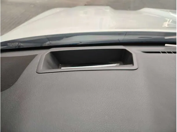 Car image 40