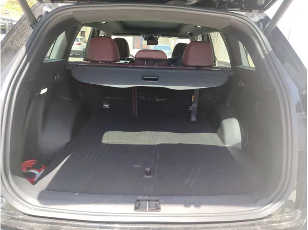 Car image 27