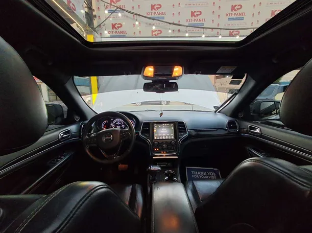 Car image 19