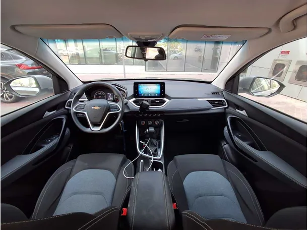 Car image 19