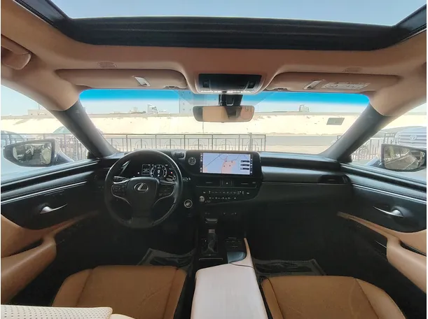 Car image 25