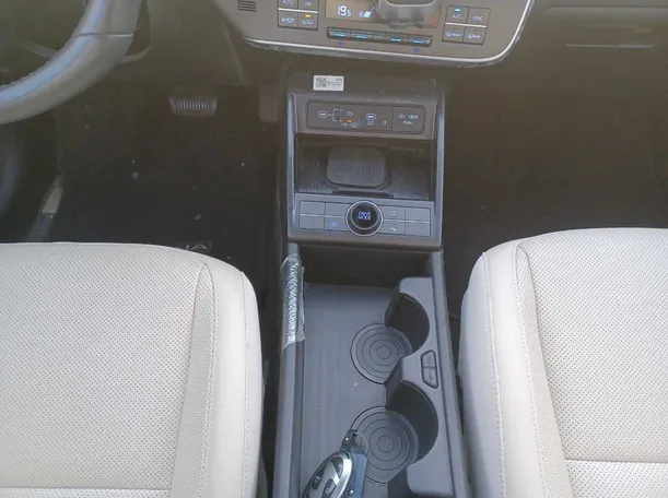 Car image 13