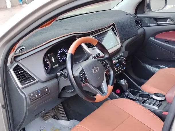 Car image 10