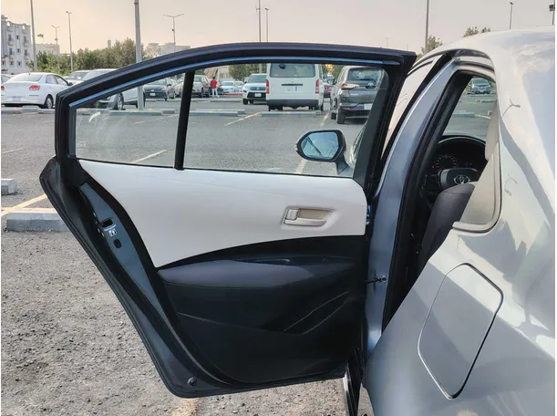 Car image 14