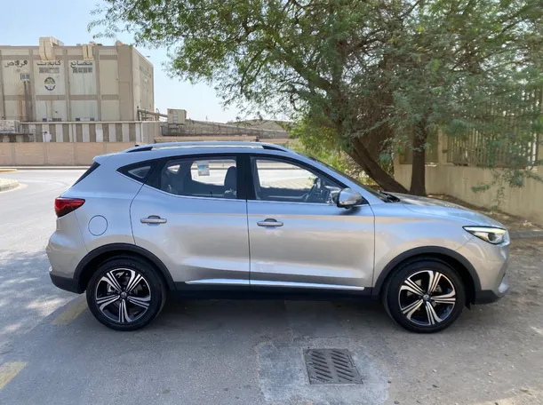 Car image 4