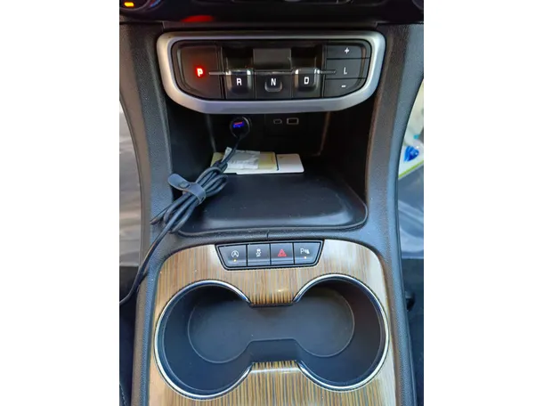 Car image 24