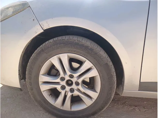 Car image 9