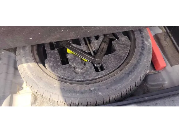 Car image 27