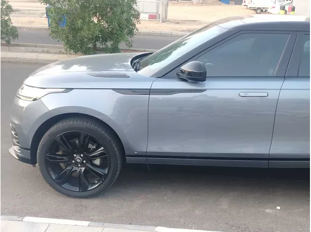Car image 9