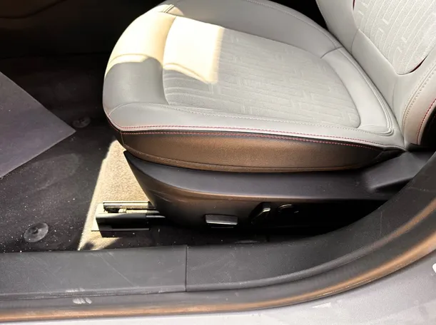 Car image 26