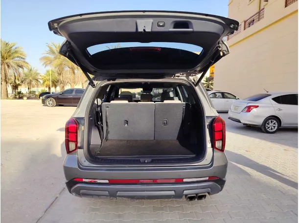 Car image 26