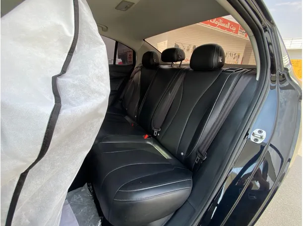 Car image 13
