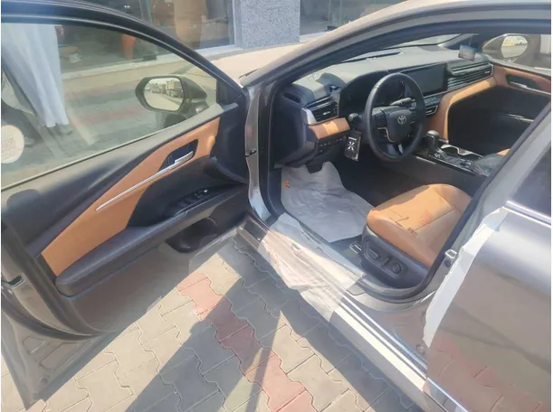 Car image 12