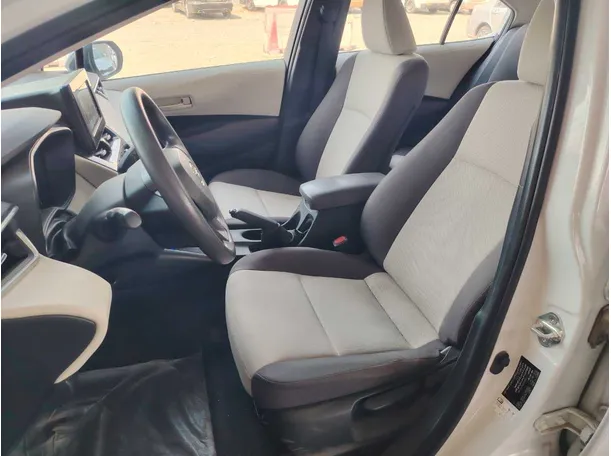 Car image 14