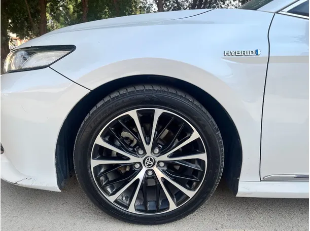 Car image 9