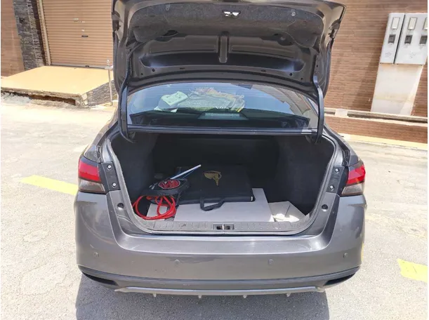 Car image 25