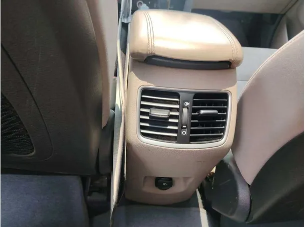 Car image 34