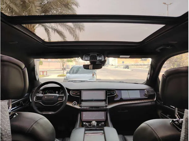 Car image 19