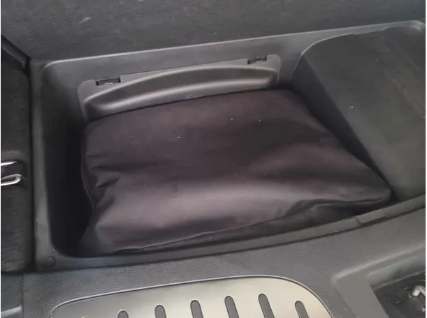 Car image 25