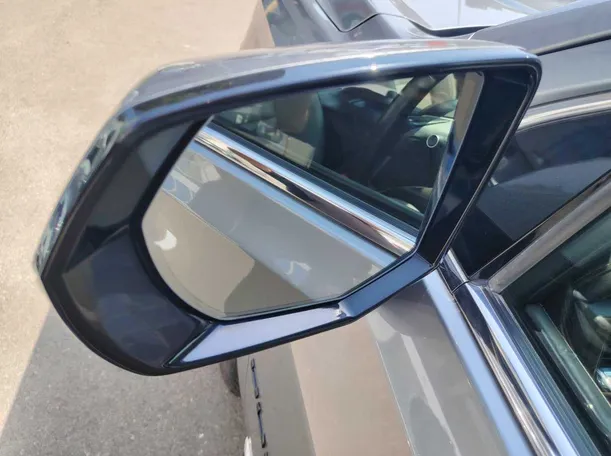 Car image 34