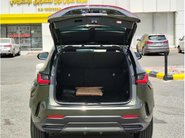 Car image 27