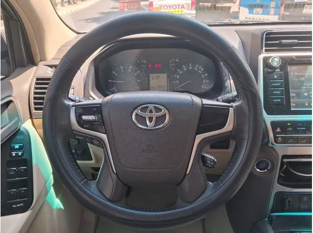 Car image 17