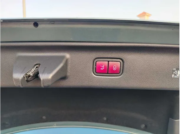 Car image 33