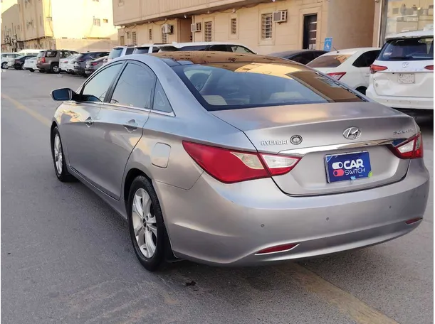 Car image 7