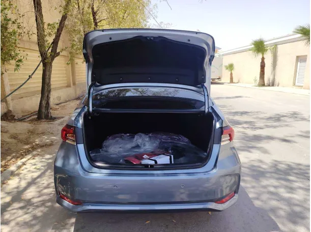 Car image 25